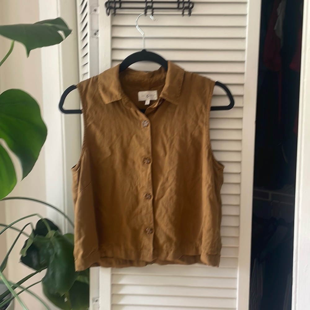 Lou & Grey sleeveless button front top small